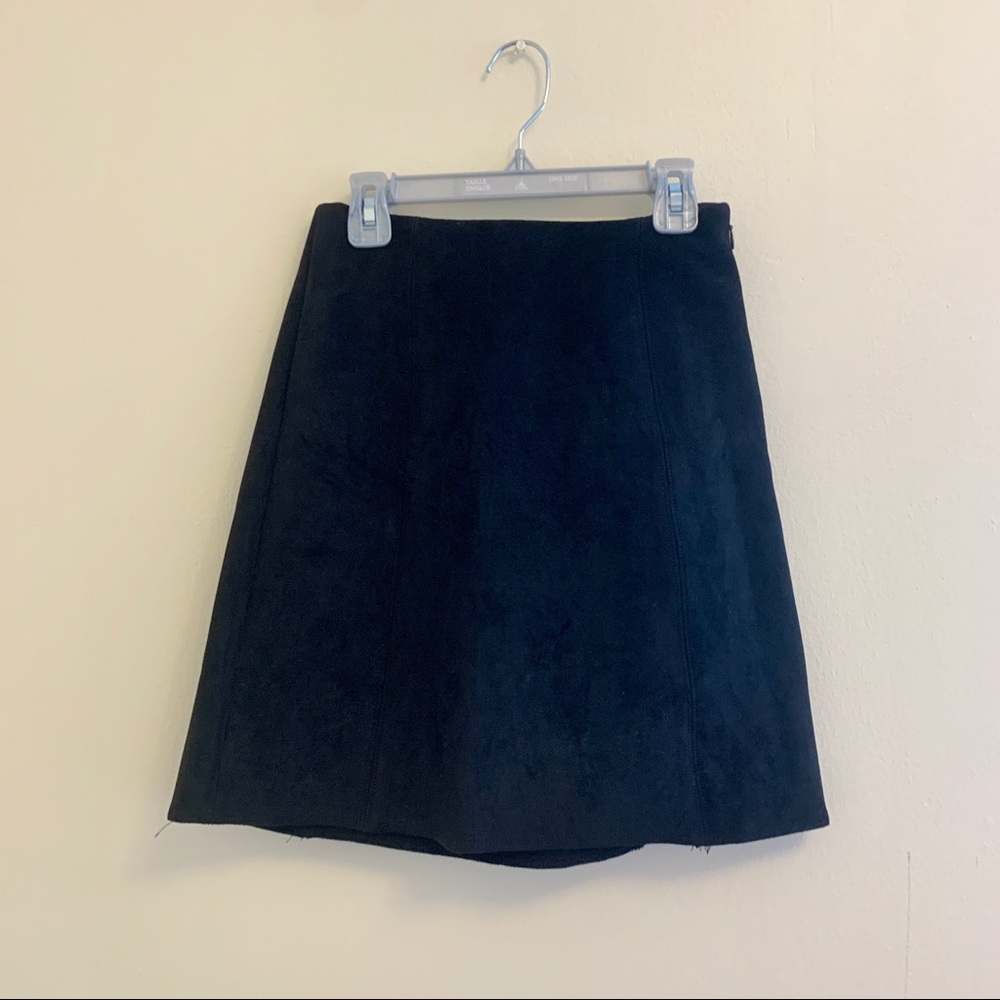 Aritzia Vegan Suede Mini Skirt - Picture 2 of 2